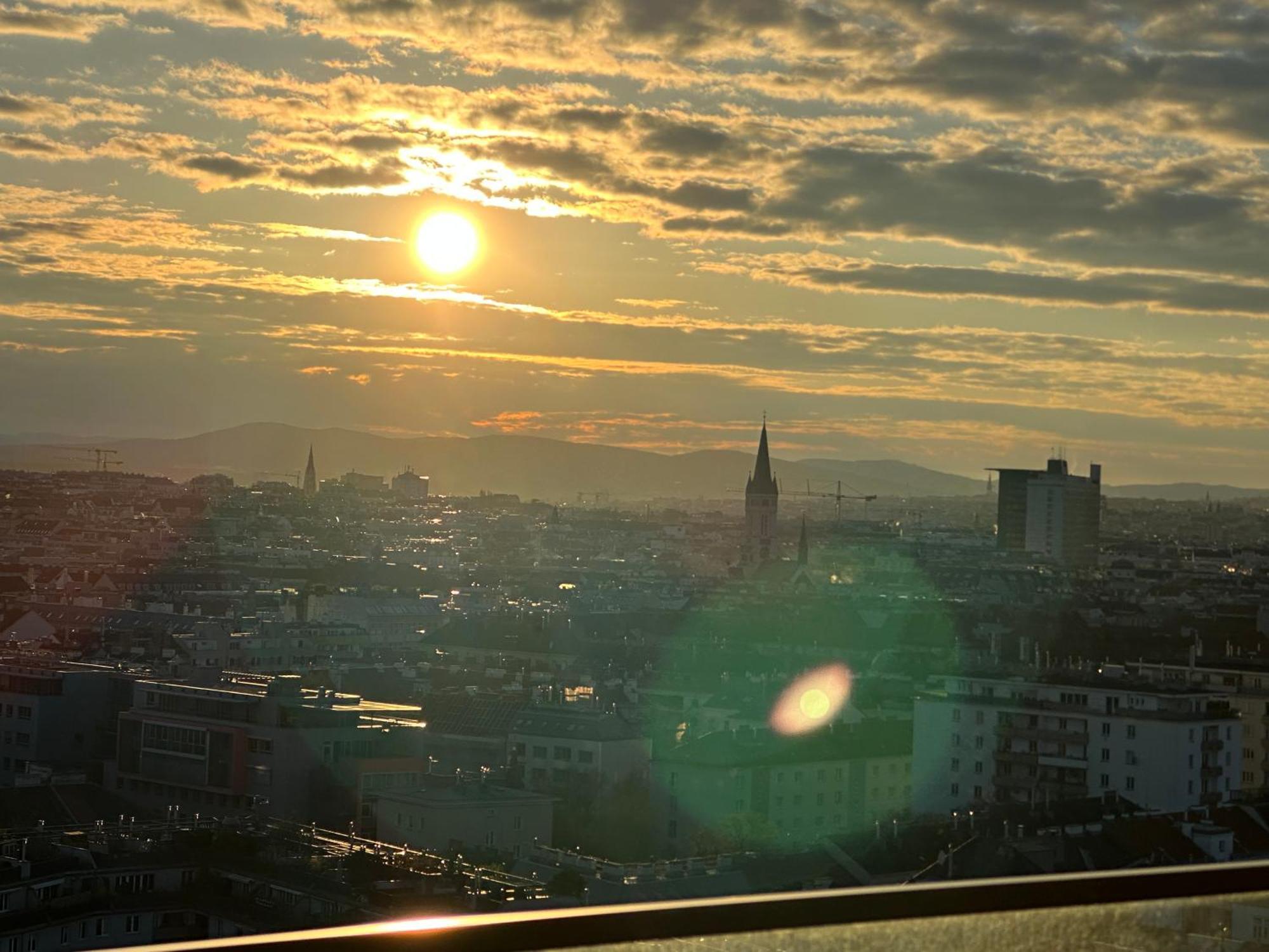 Panorama Sky Apartment I Rooftop Pool I Metro Station Wiedeń Zewnętrze zdjęcie