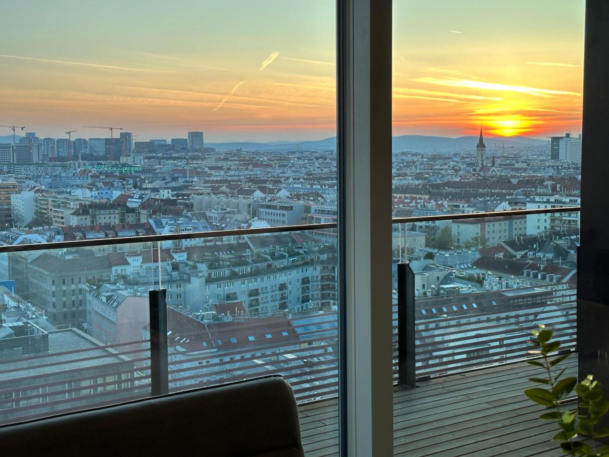 Panorama Sky Apartment I Rooftop Pool I Metro Station Wiedeń Zewnętrze zdjęcie