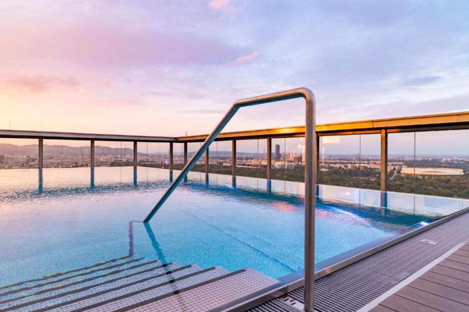 Panorama Sky Apartment I Rooftop Pool I Metro Station Wiedeń Zewnętrze zdjęcie