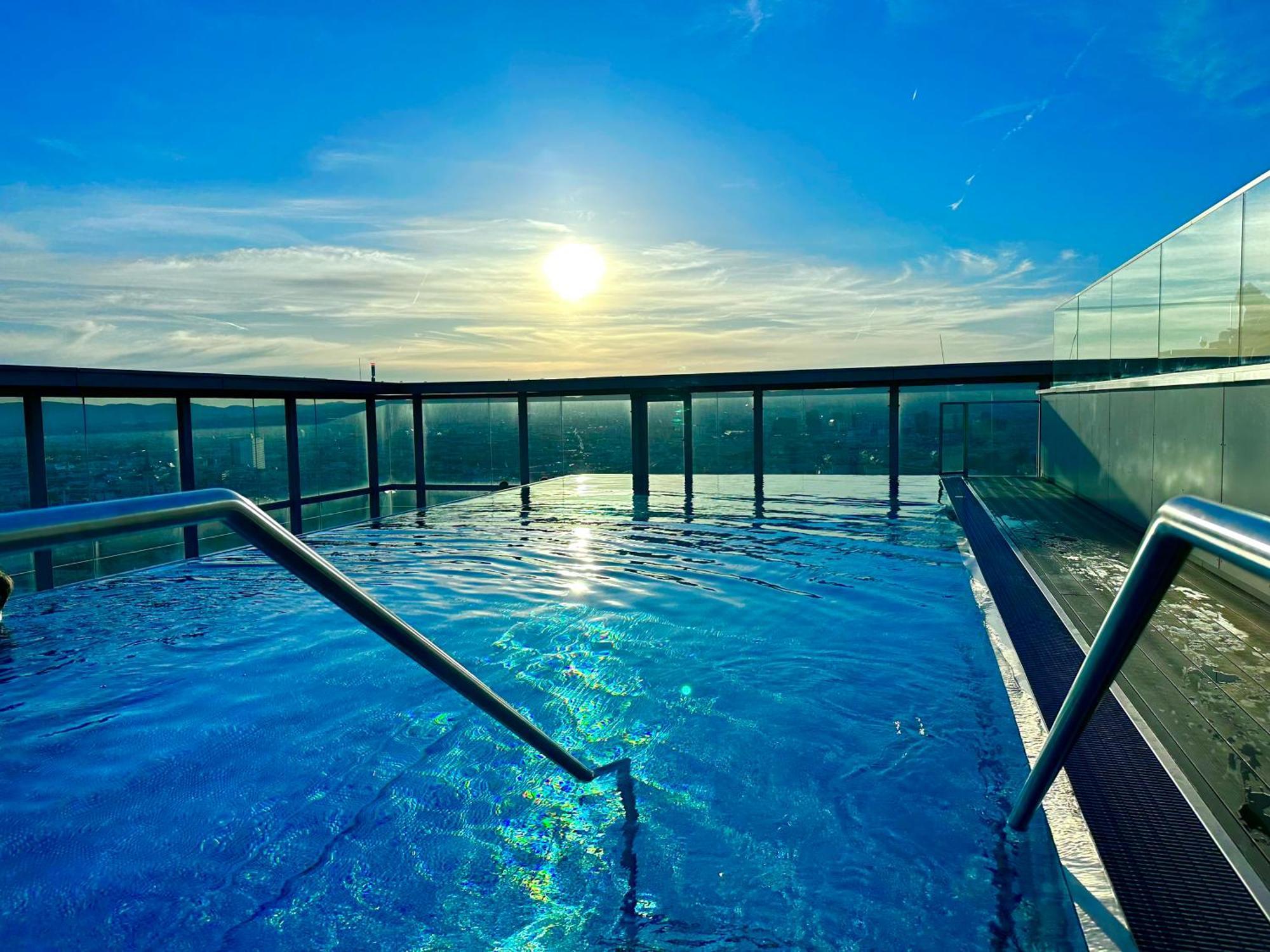 Panorama Sky Apartment I Rooftop Pool I Metro Station Wiedeń Zewnętrze zdjęcie