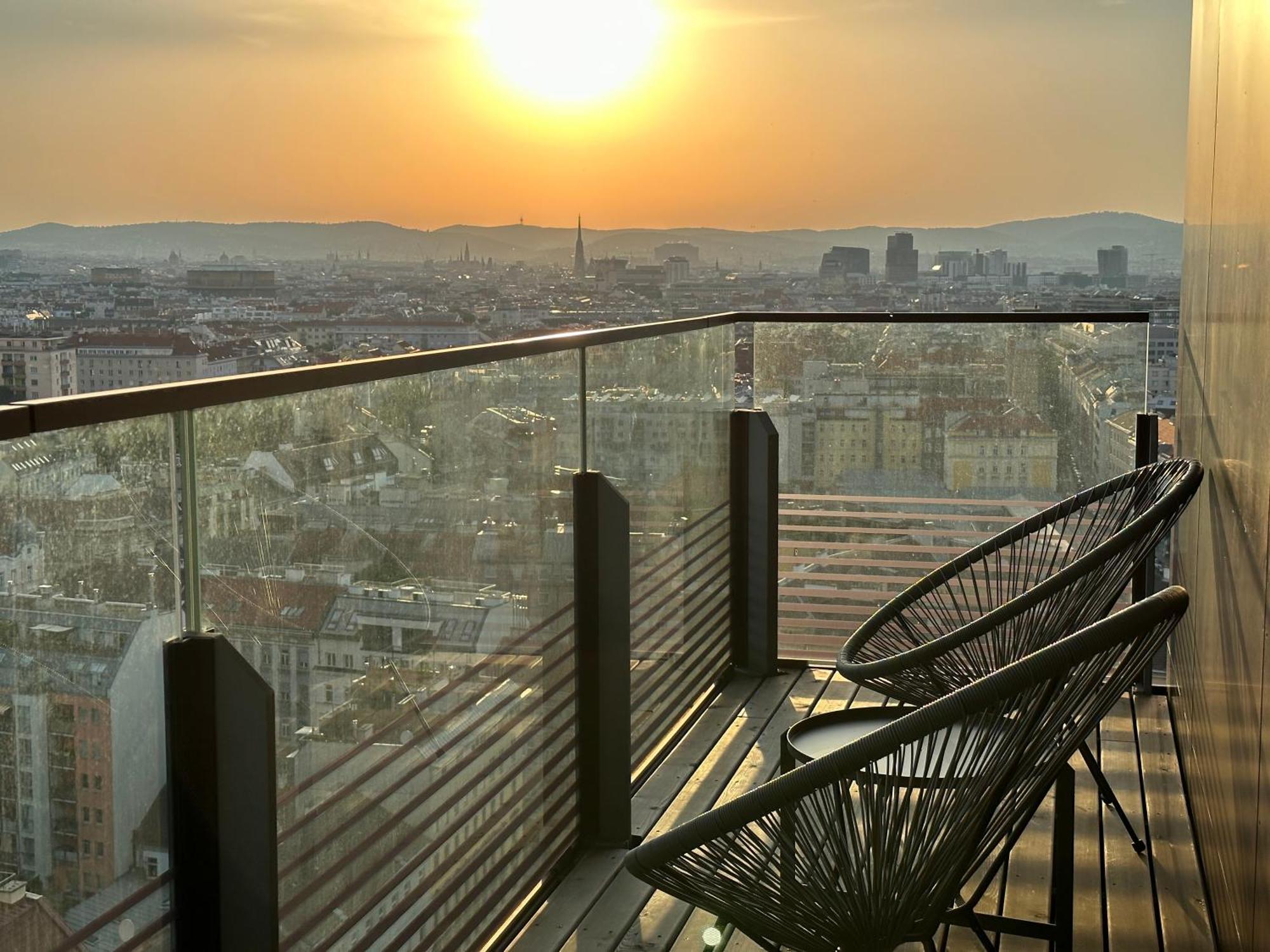 Panorama Sky Apartment I Rooftop Pool I Metro Station Wiedeń Zewnętrze zdjęcie