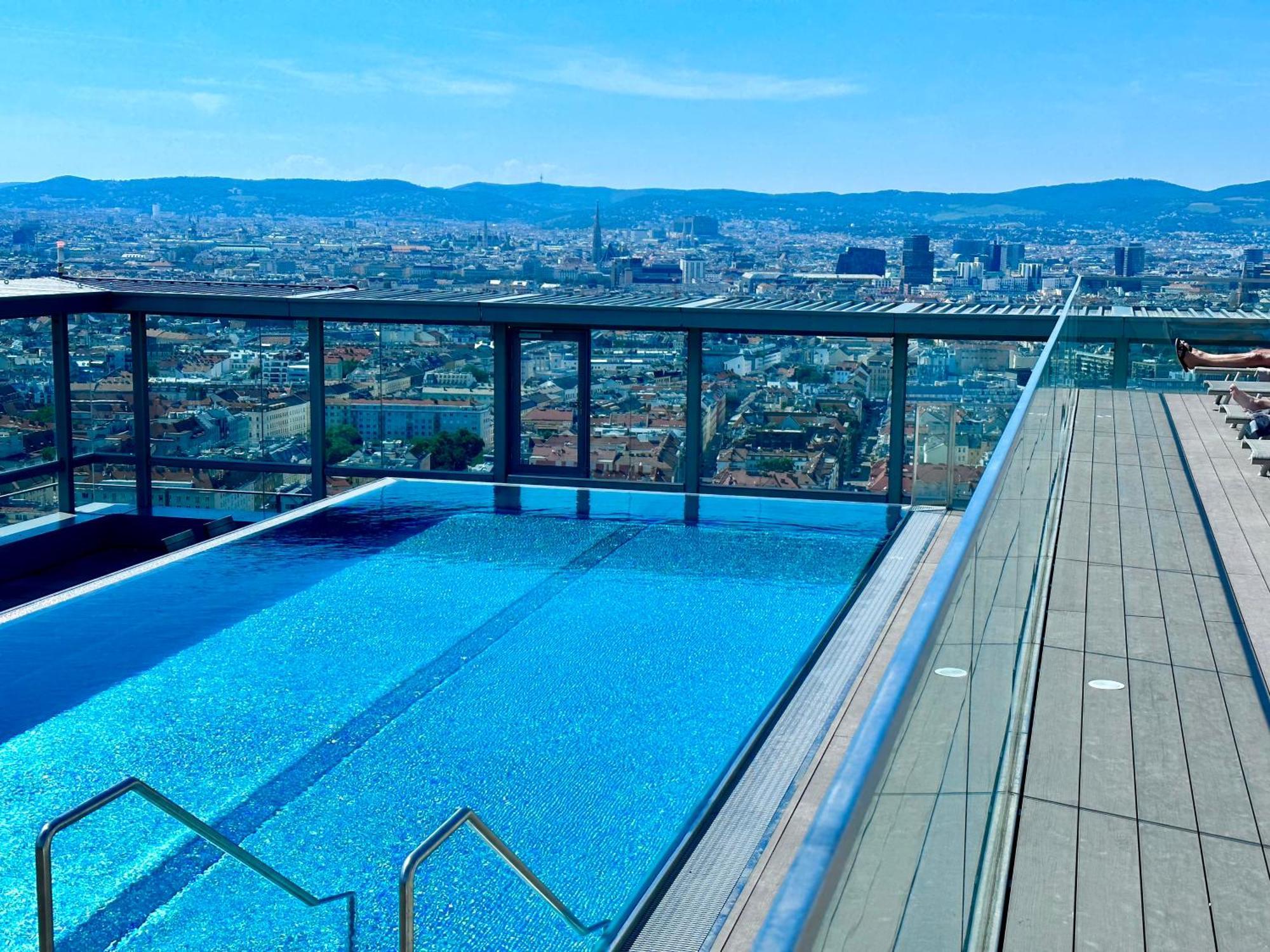 Panorama Sky Apartment I Rooftop Pool I Metro Station Wiedeń Zewnętrze zdjęcie